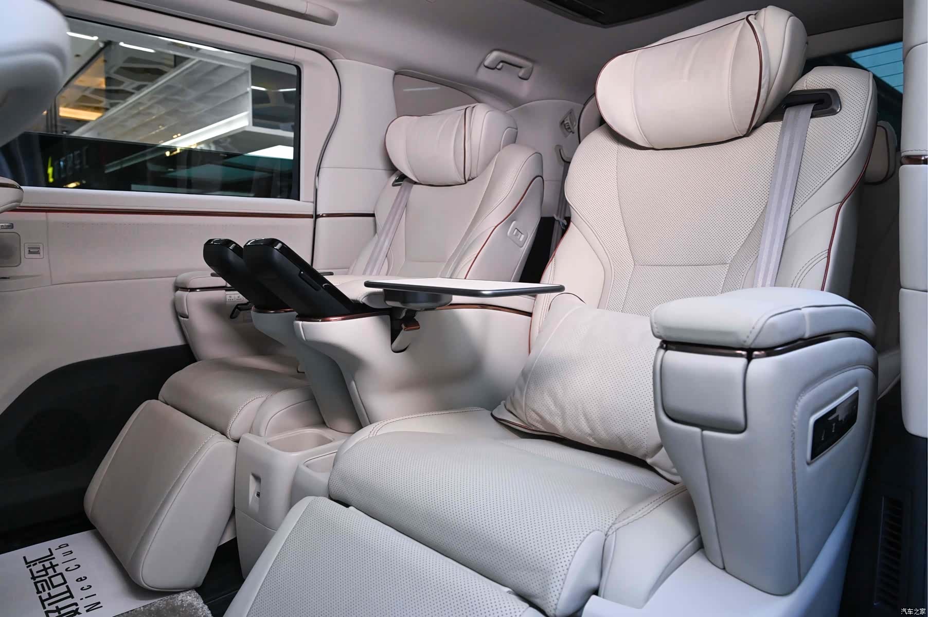 Lexus LM, 2024 12