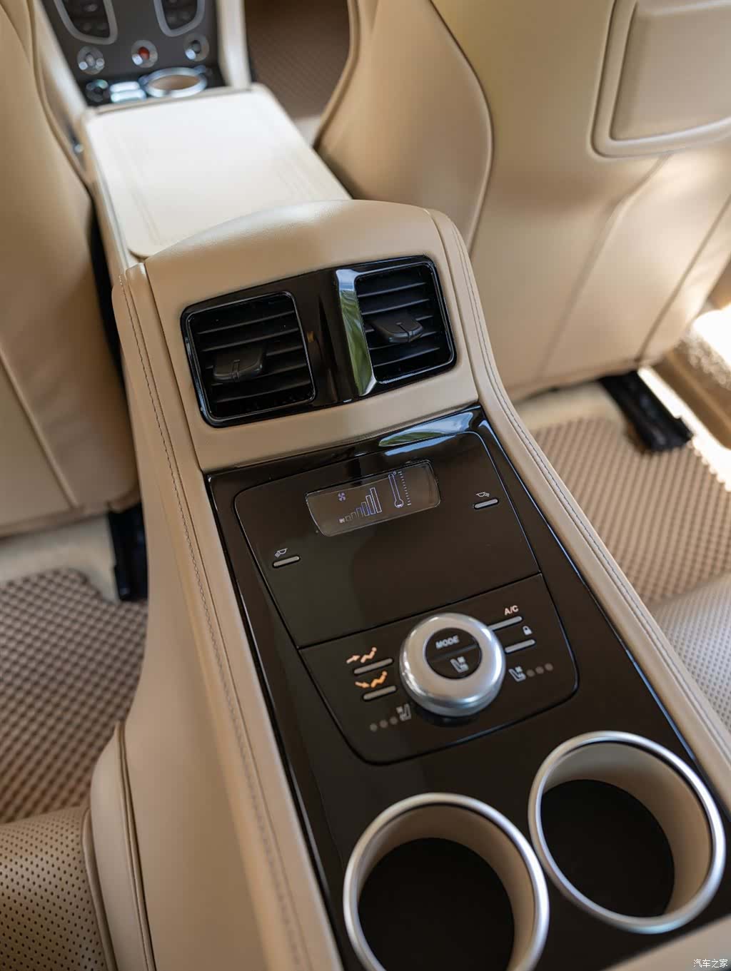 Aston Martin Rapide, 2019 22