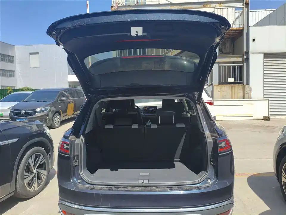 Volkswagen ID.6 CROZZ