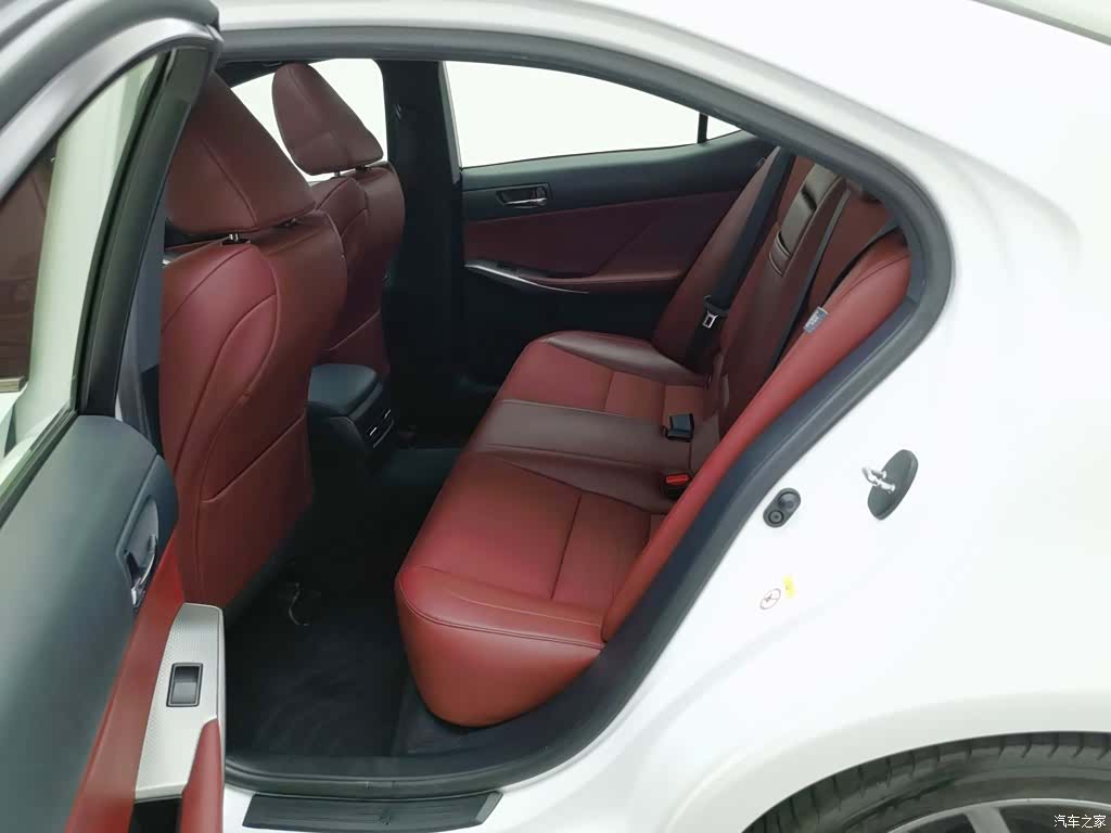Lexus IS, 2016 15