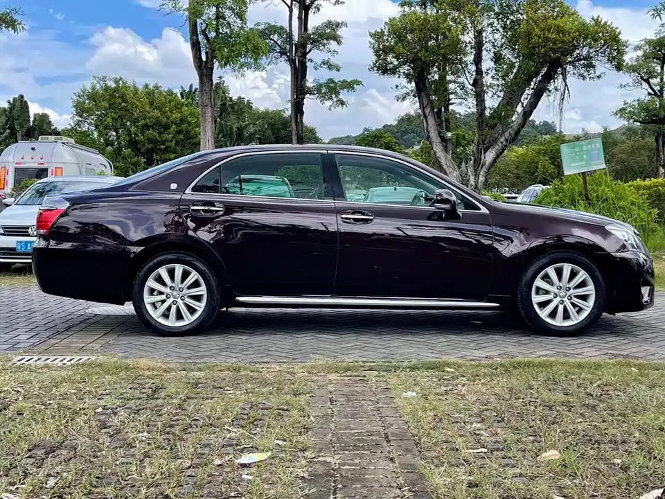 Toyota crown