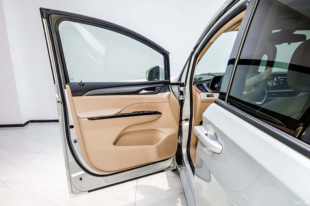 Buick GL8, 2025 8