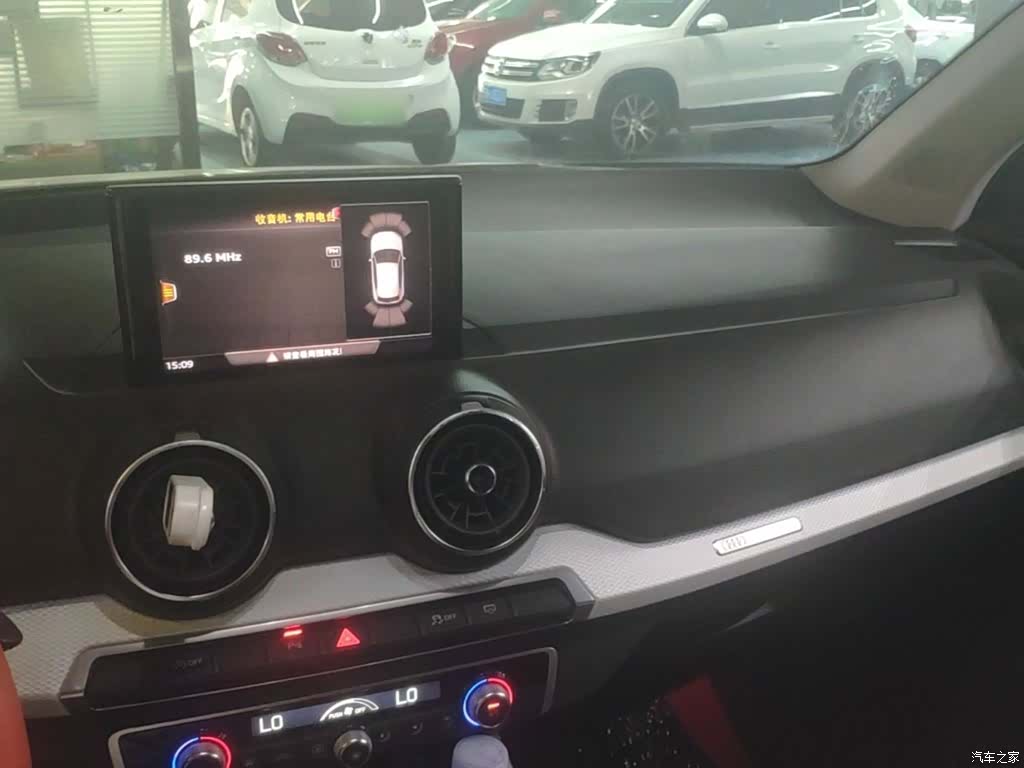 Audi Q2L, 2019 10