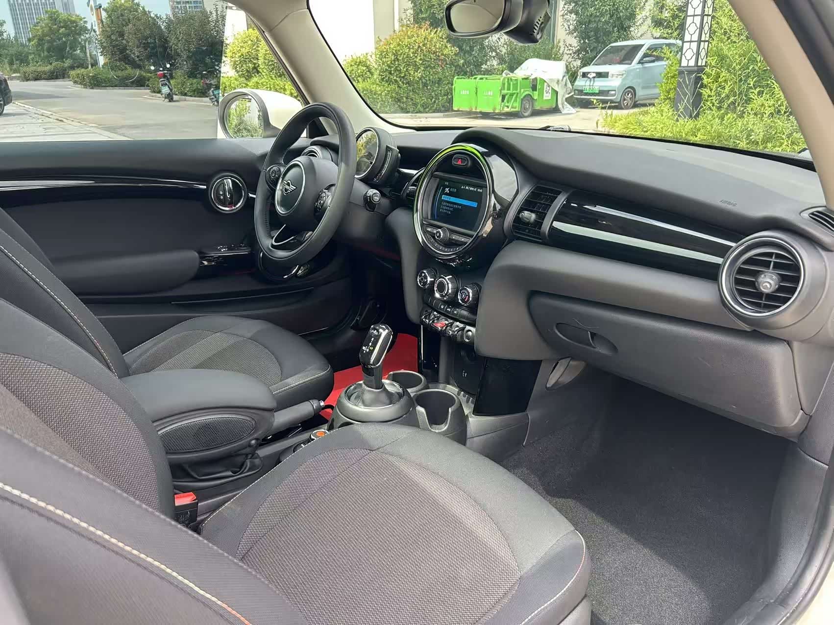 Mini ONE, 2019 10