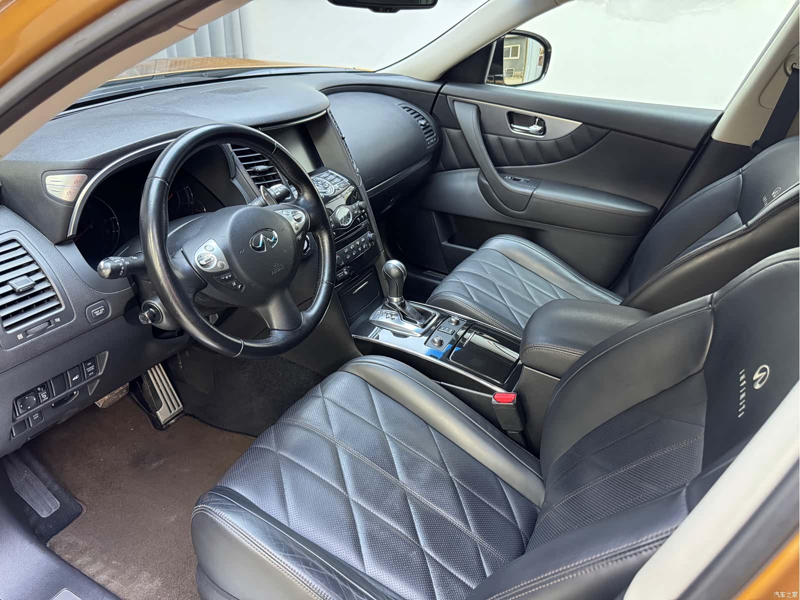 Infiniti FX35, 2011 8