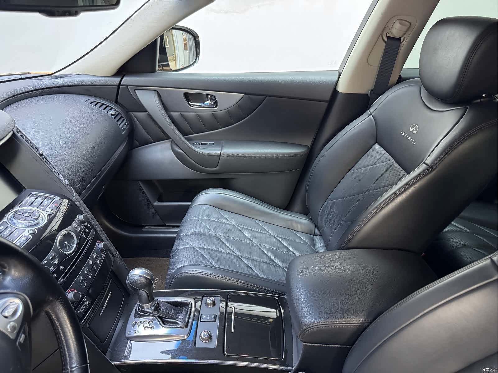 Infiniti FX35, 2011 15