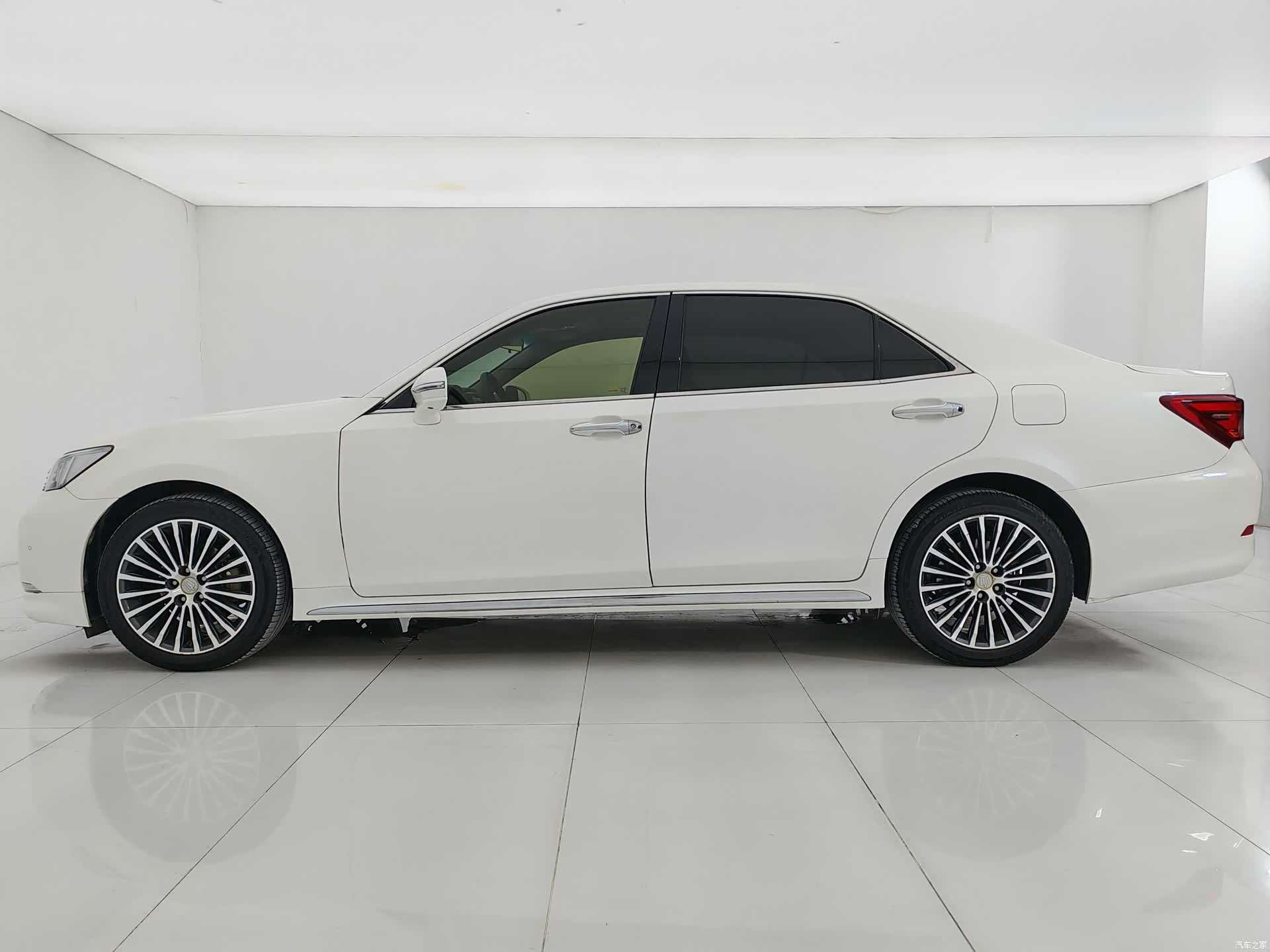 Toyota Crown, 2018 6