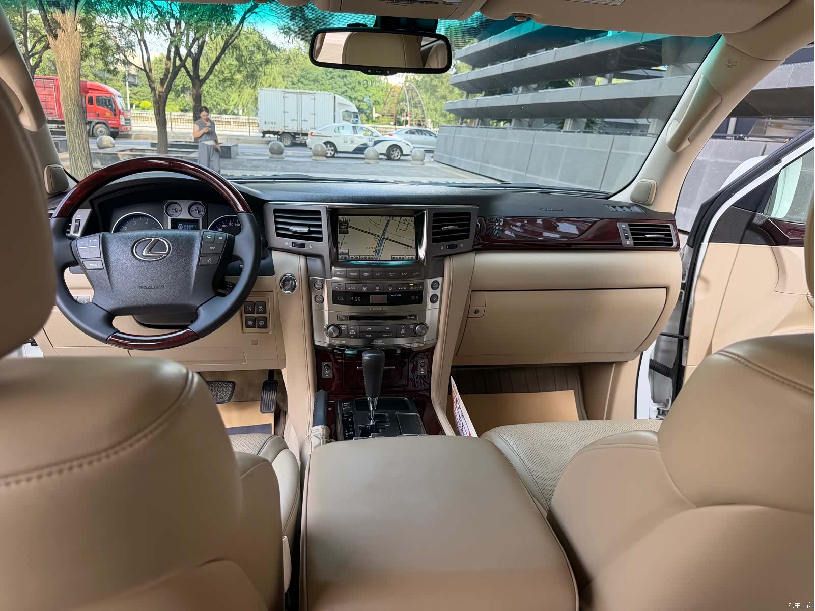 Lexus LX, 2011 14