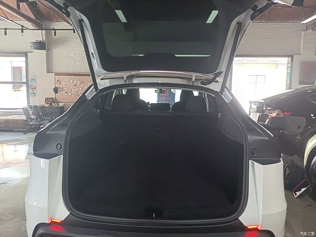 Tesla Model Y, 2025 19