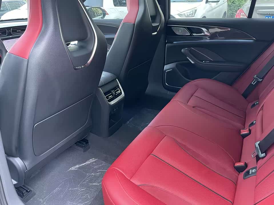 Hongqi H6