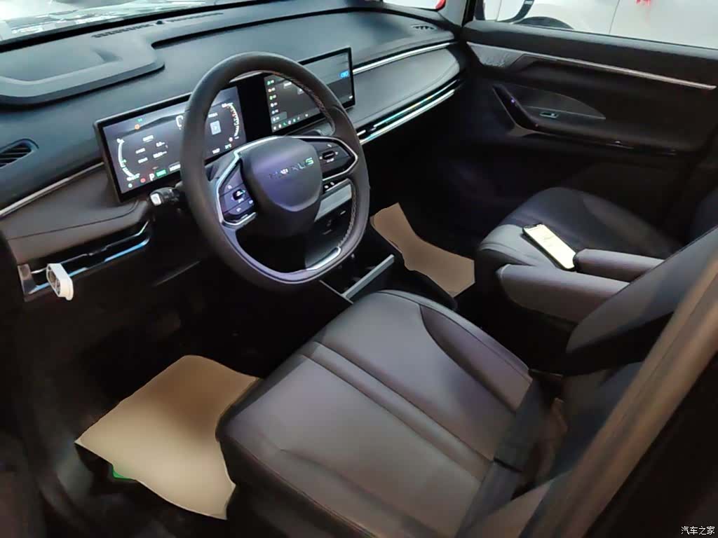 Maxus 7, 2025 15