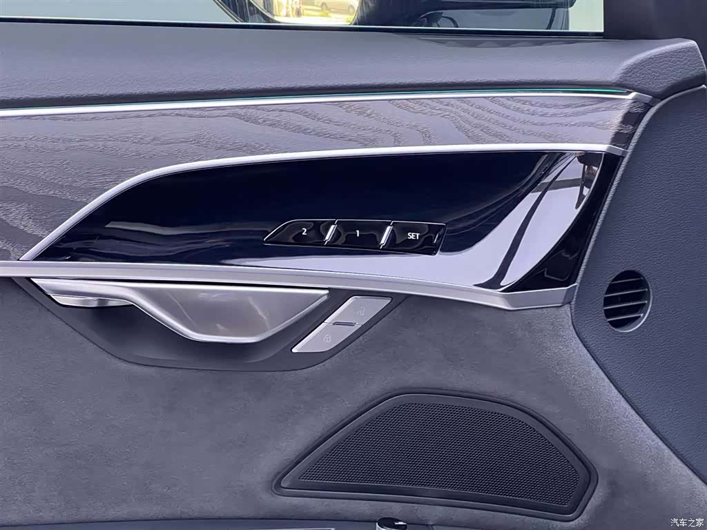 Audi A8L, 2022 32