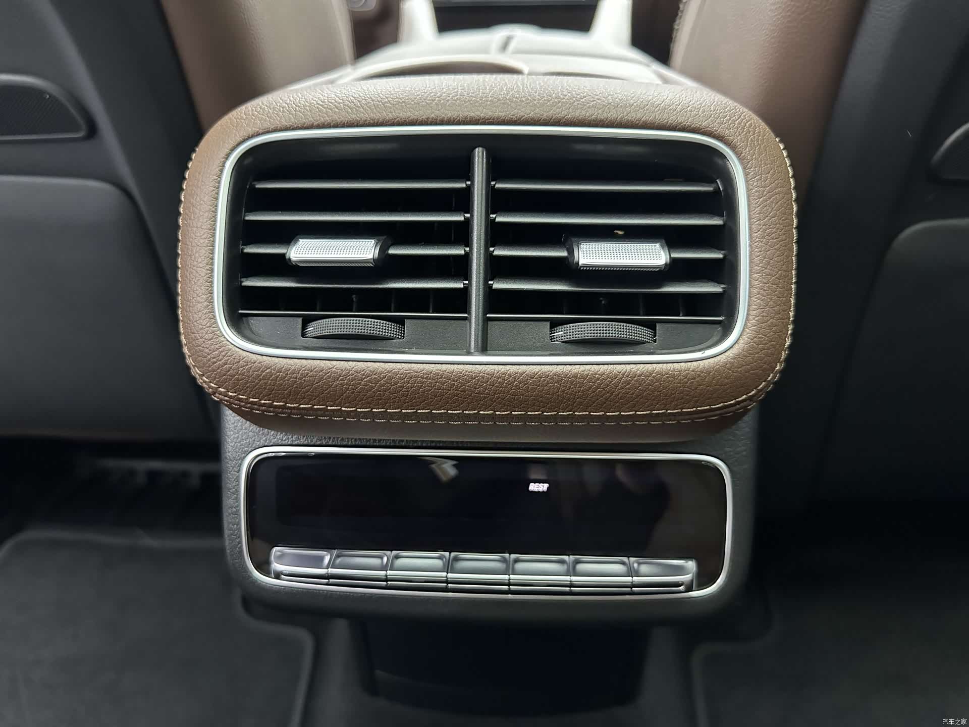 Mercedes-Benz GLS, 2024 19