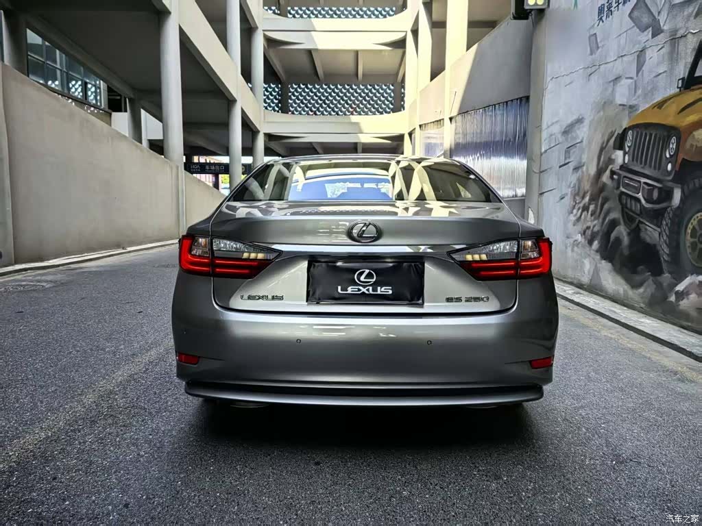 Lexus ES, 2017 13
