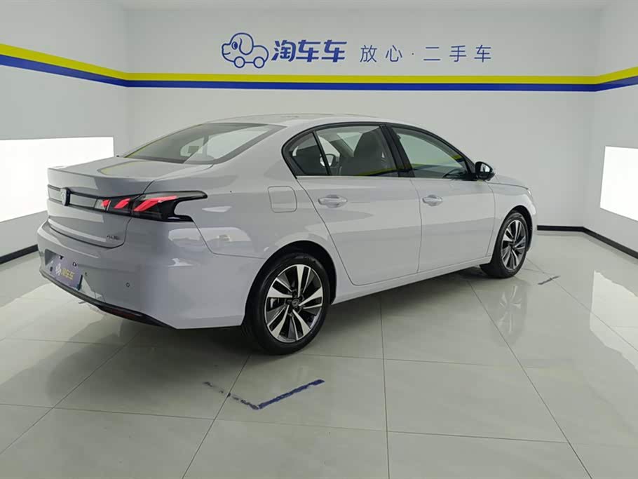 Peugeot 408