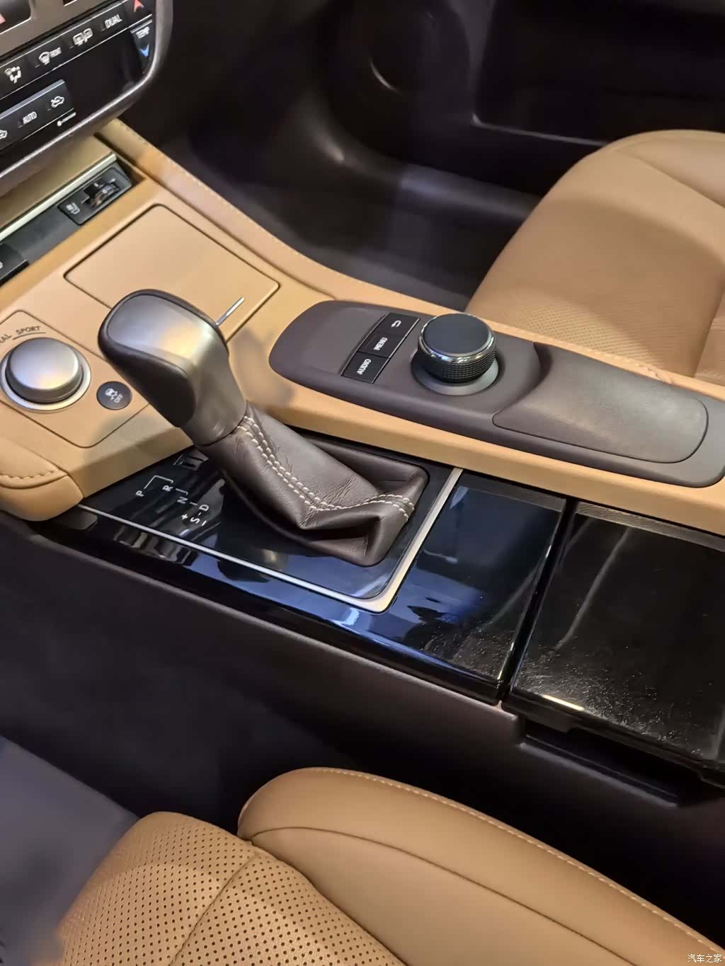 Lexus ES, 2017 10