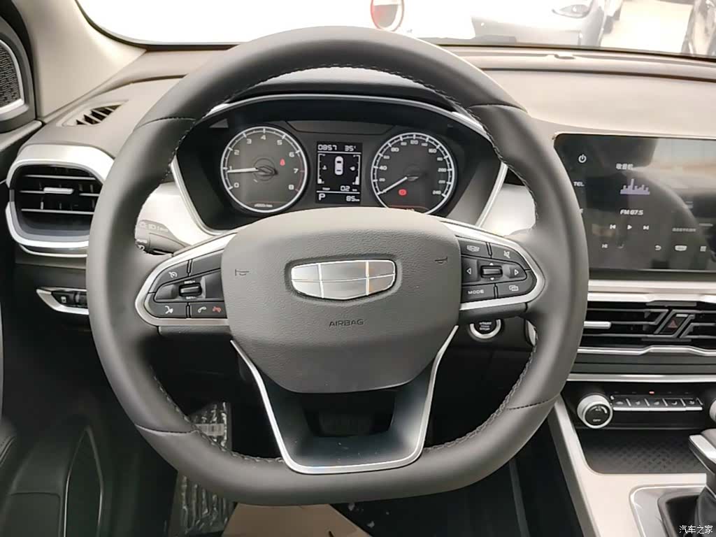 Geely Coolray, 2026 11