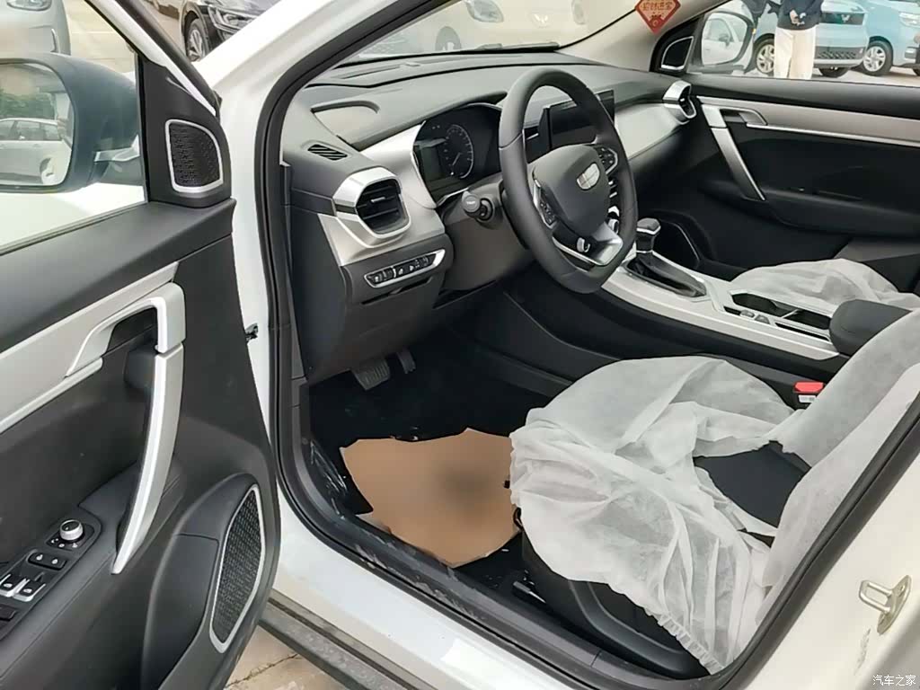 Geely Coolray, 2026 16