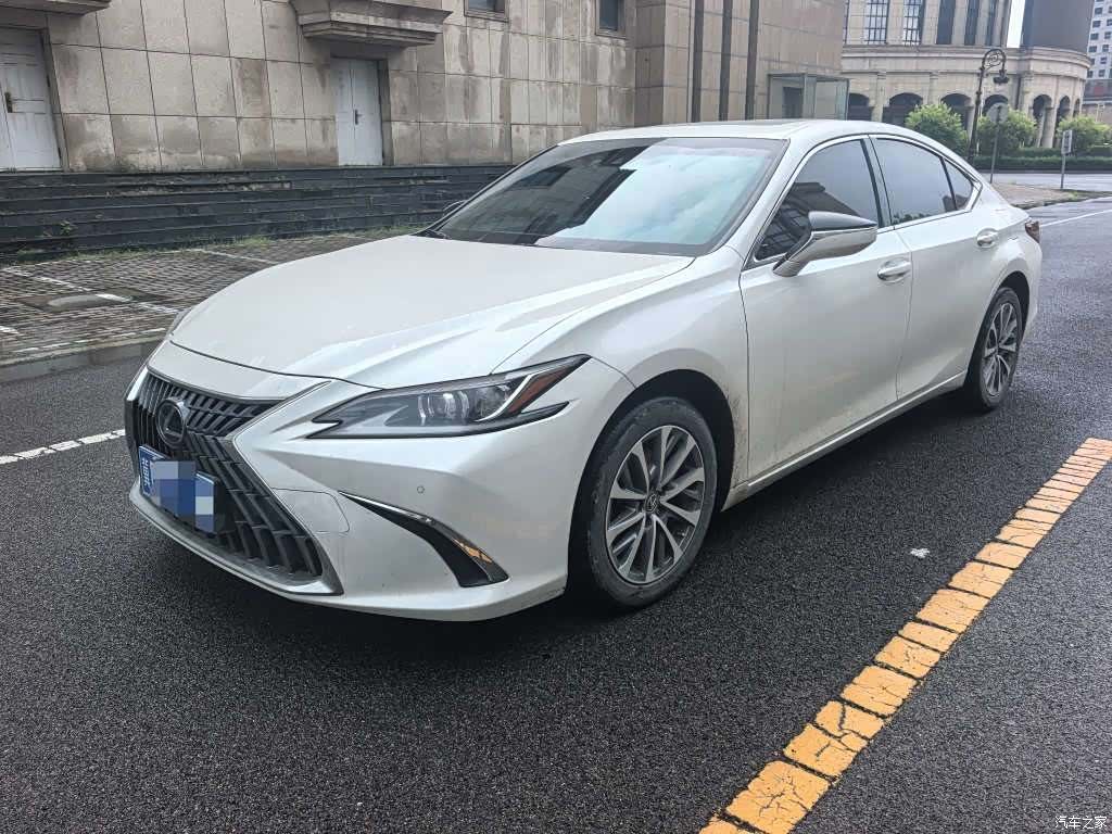 Lexus ES, 2022 2