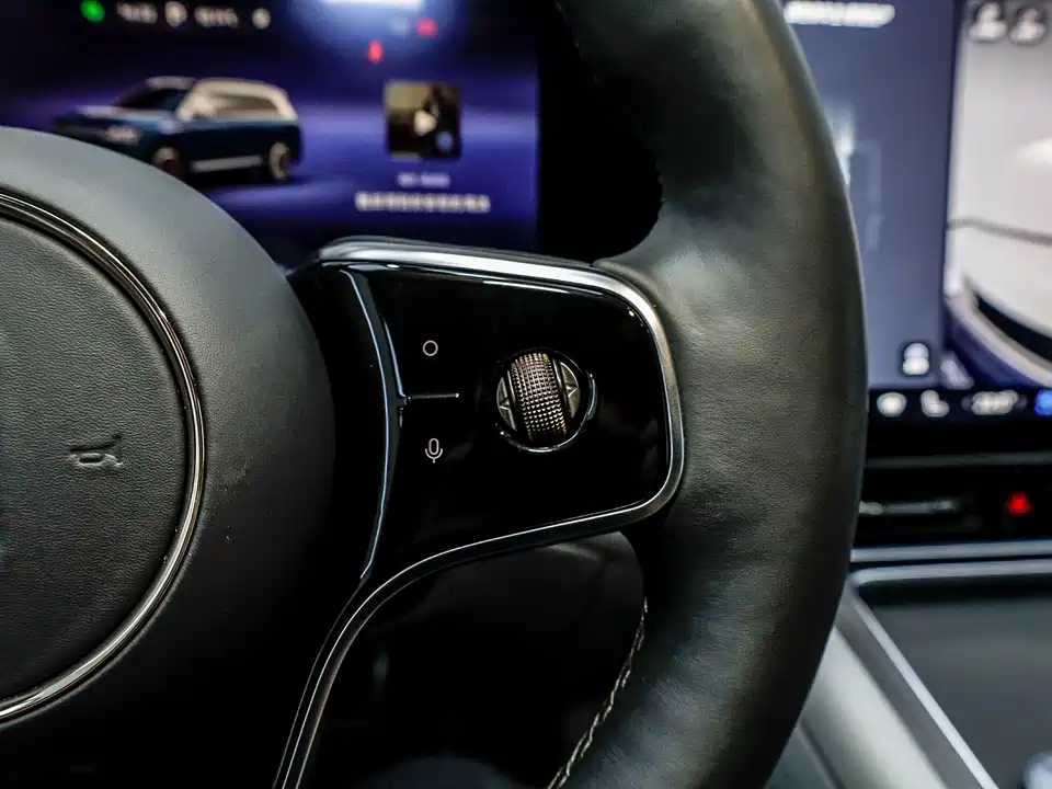 AITO Ask the world M9