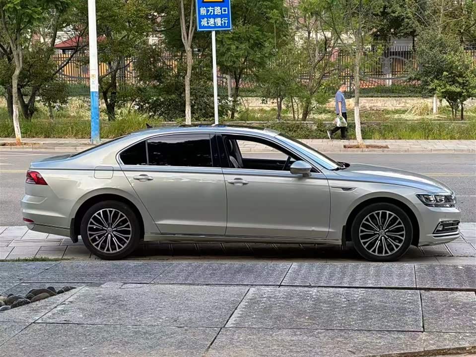 Volkswagen Huiang