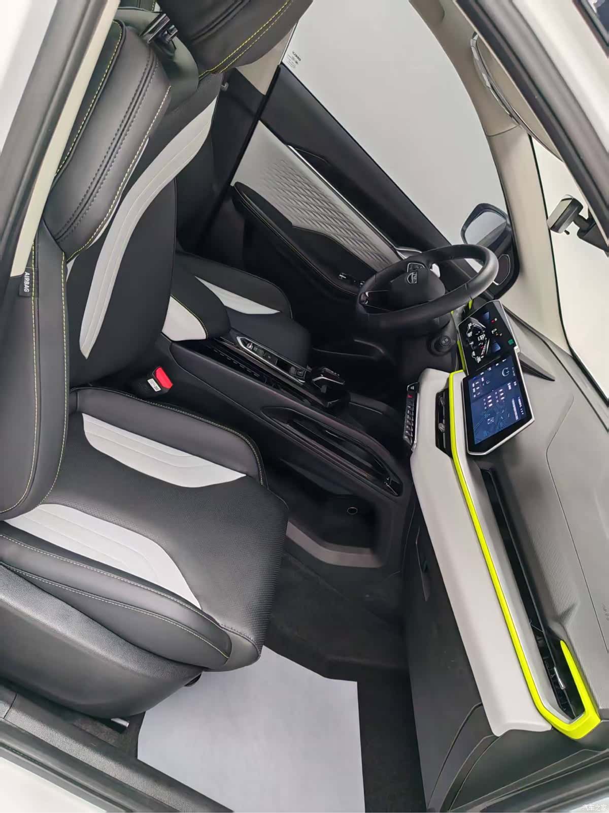 Geely Coolray, 2023 11