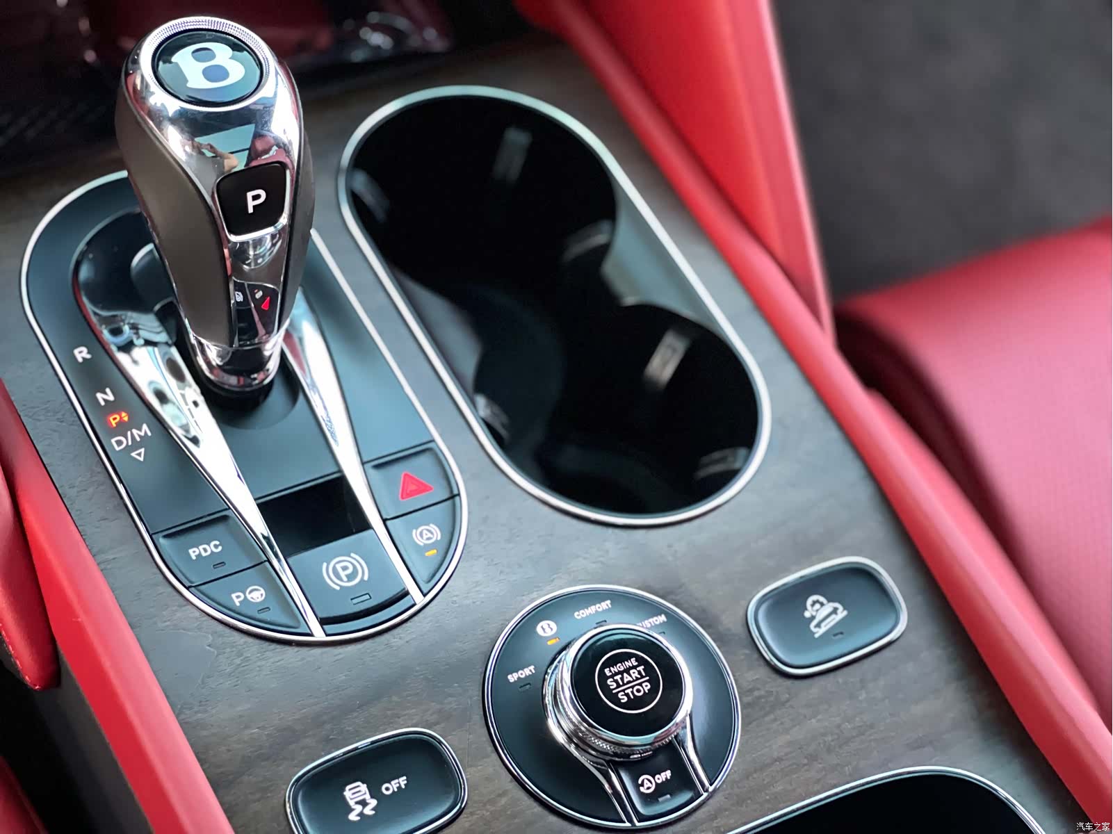 Bentley Bentayga, 2023 23