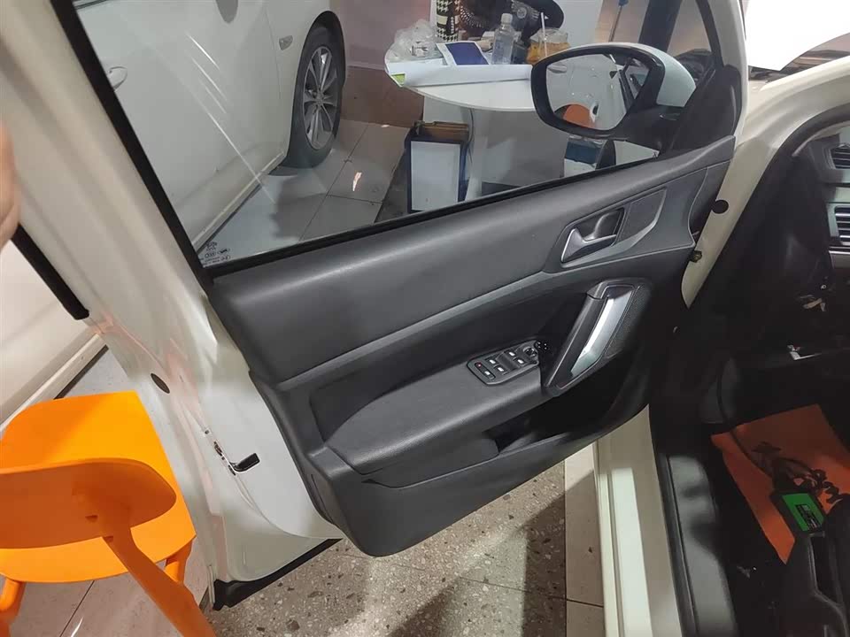 Peugeot 408
