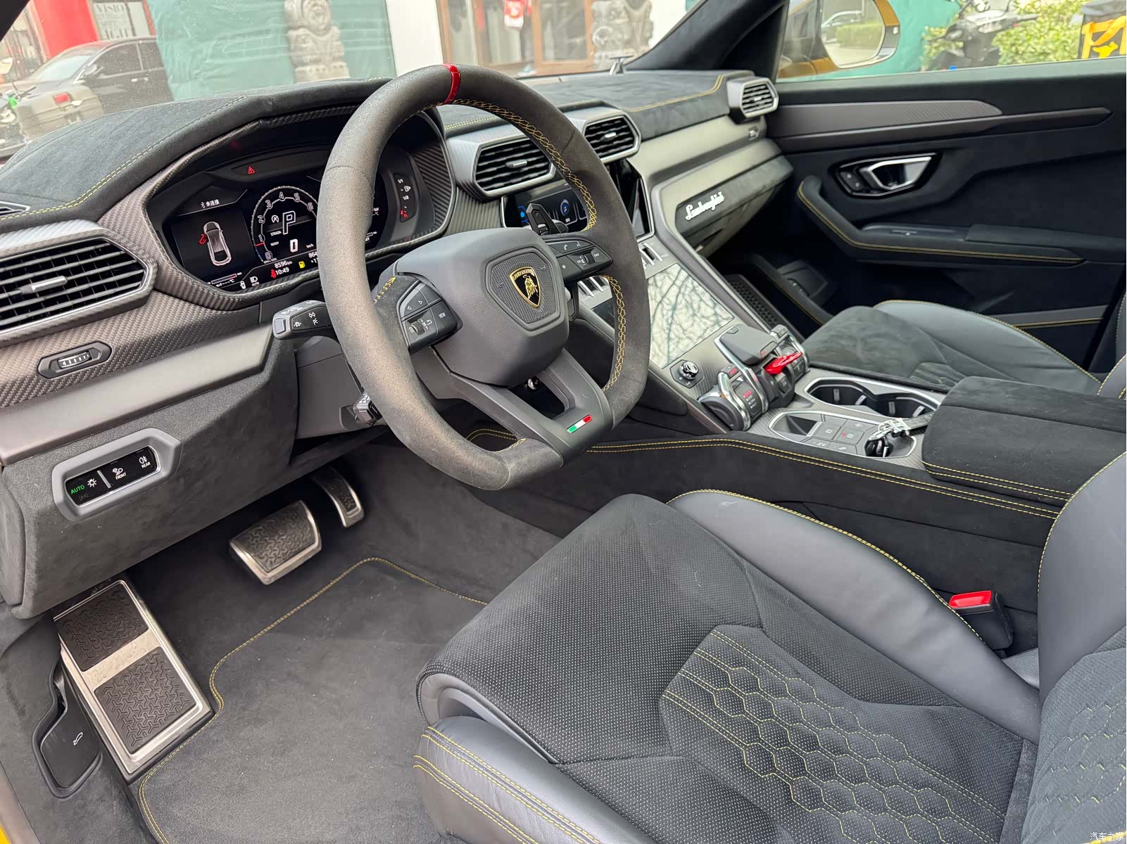 Lamborghini Urus, 2023 8