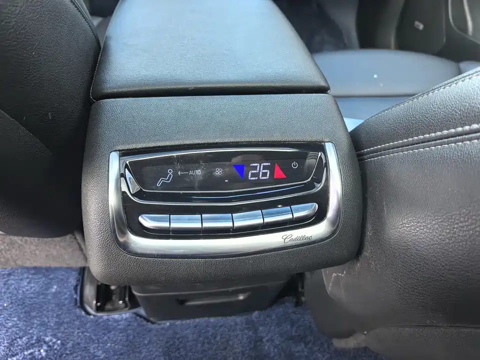 Cadillac XT6