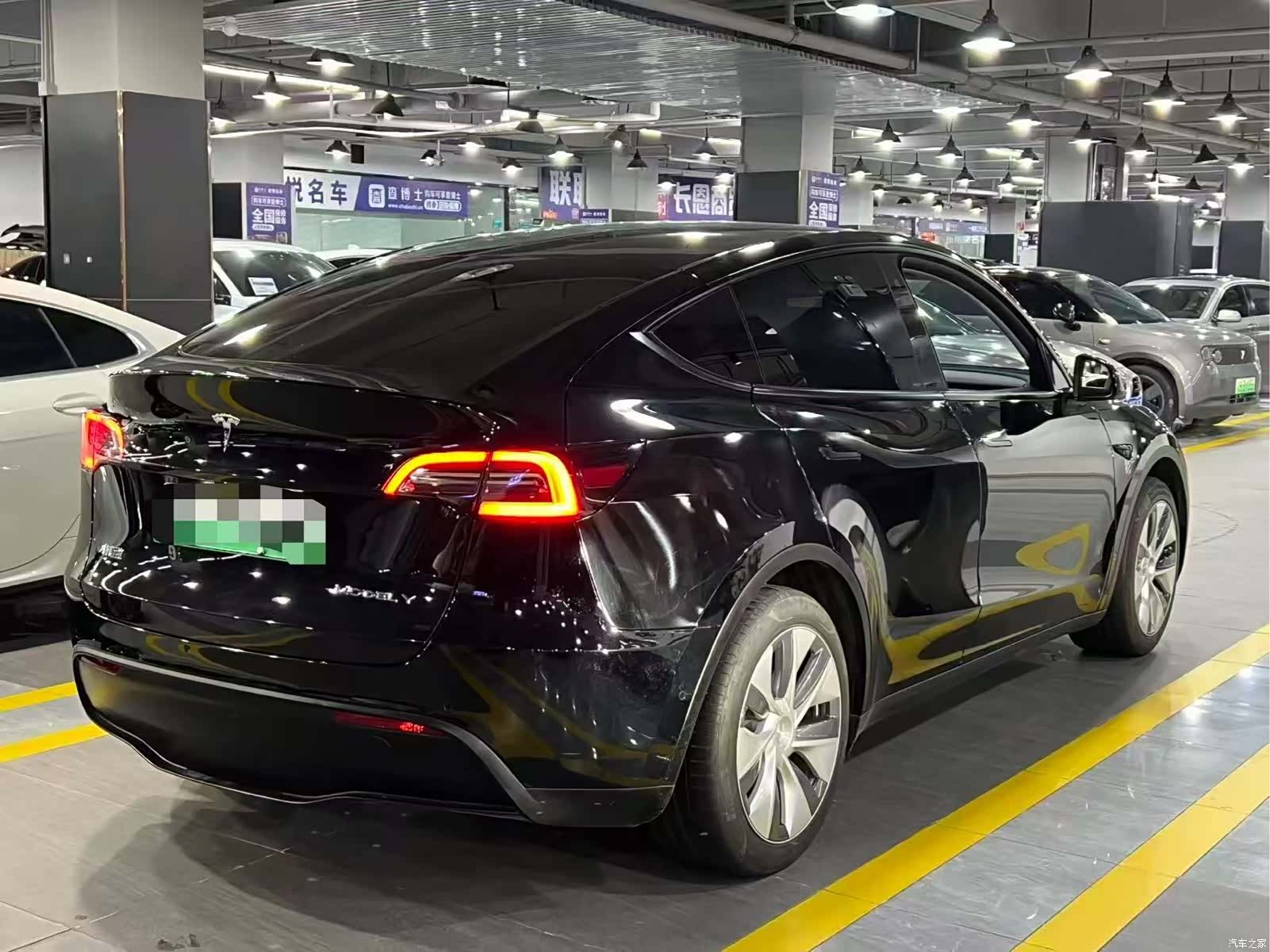 Tesla Model Y, 2023 4