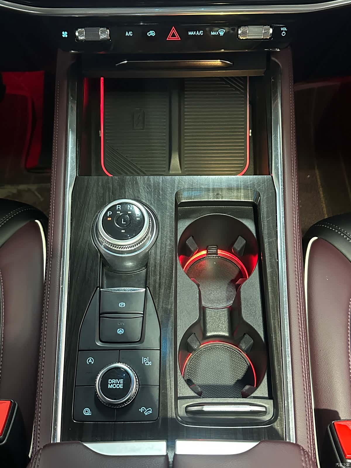 Ford Explorer, 2023 19
