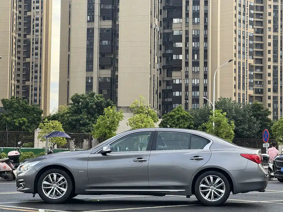 Infiniti Q50L