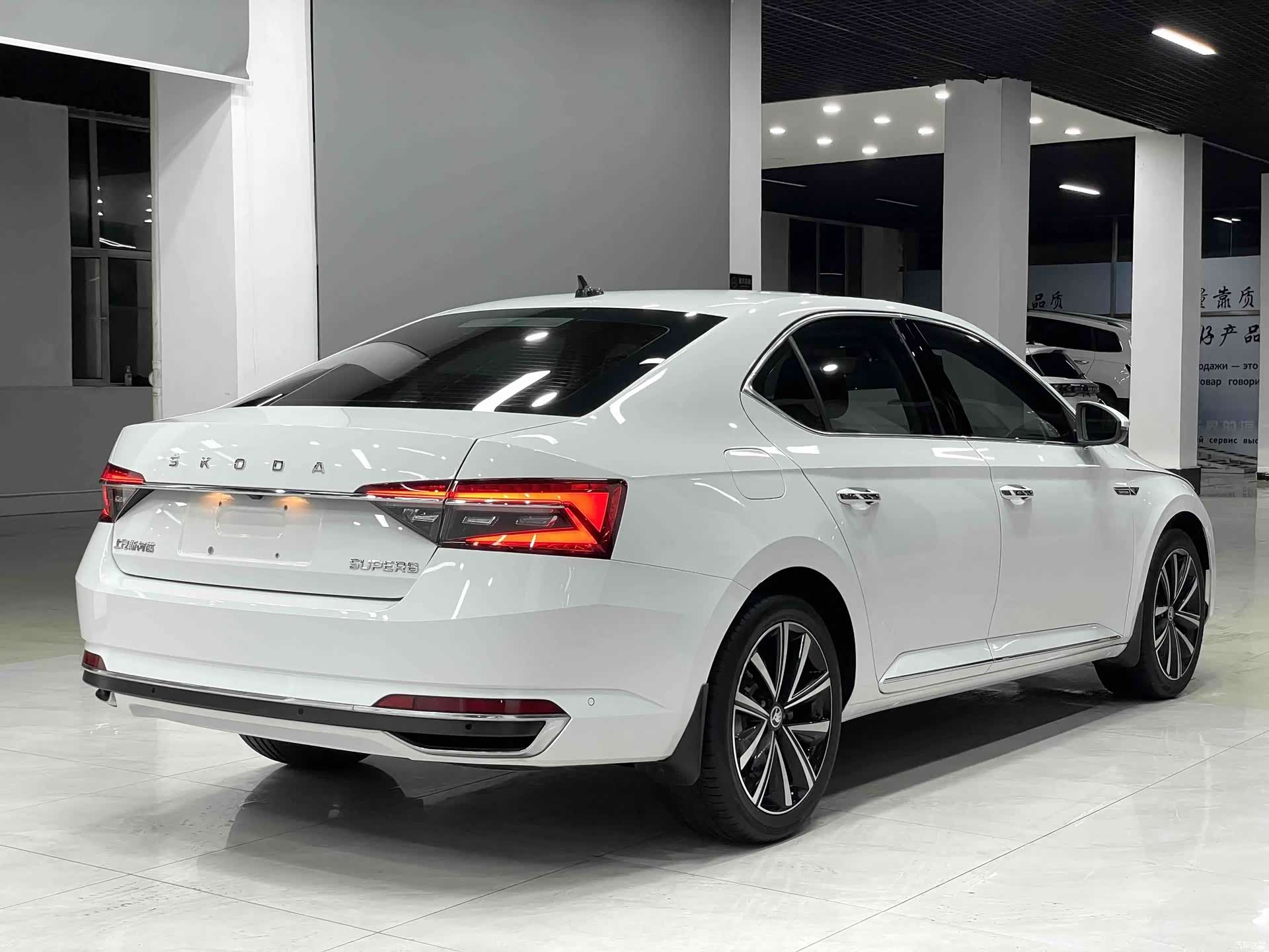 Skoda Superb, 2022 6