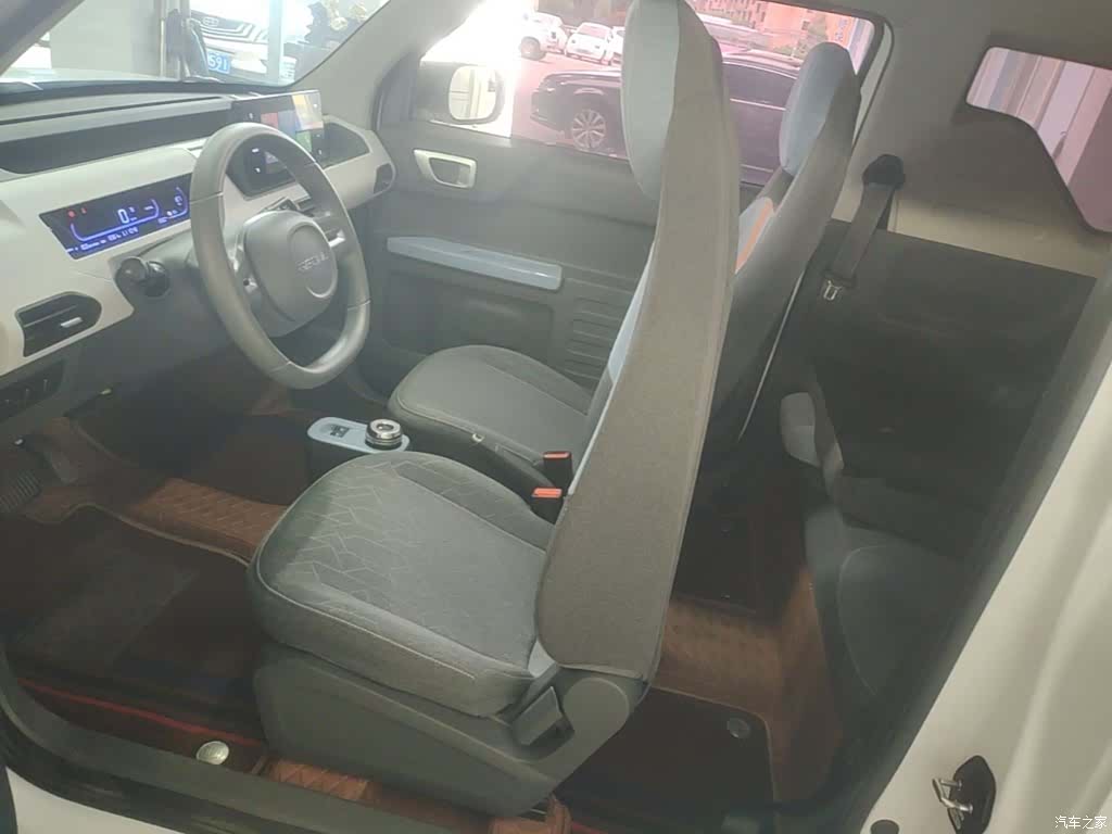 Geely Panda, 2025 15