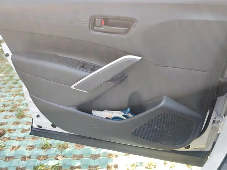 Toyota Corolla Sharp amplifier