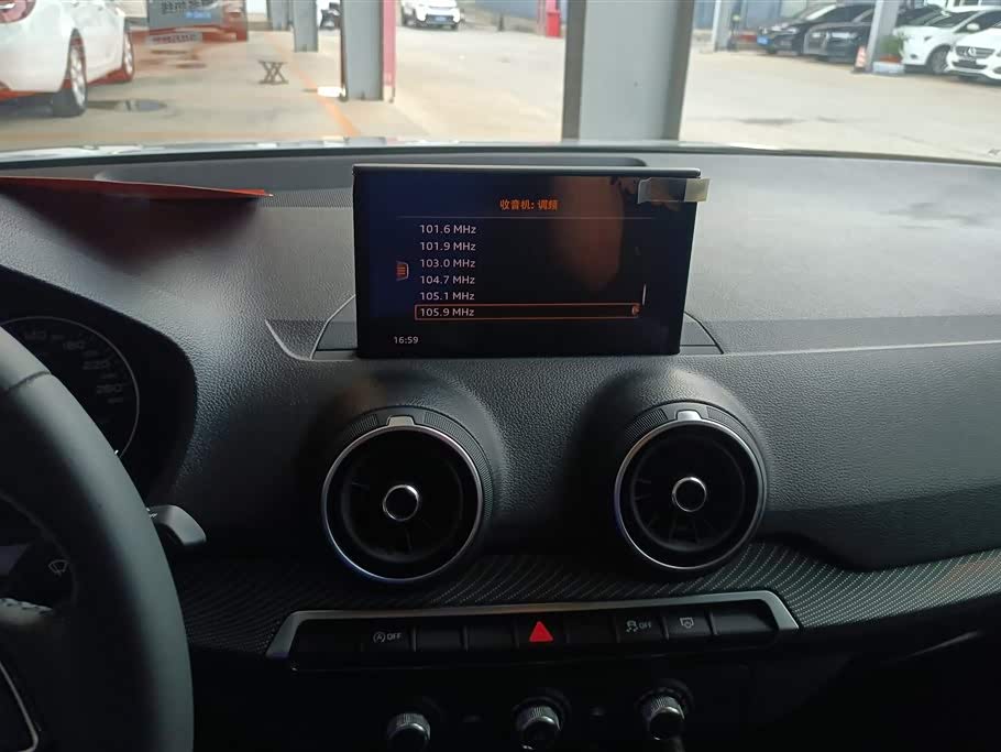 Audi Q2L Audi Q2L
