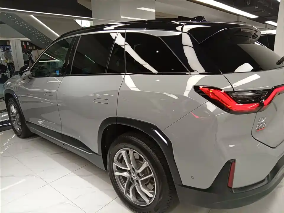 NIO ES6