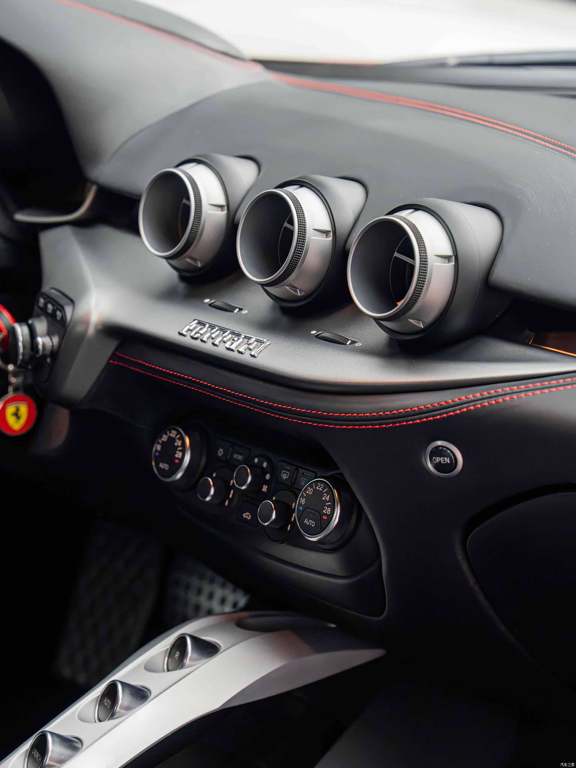 Ferrari F12ber, 2013 15