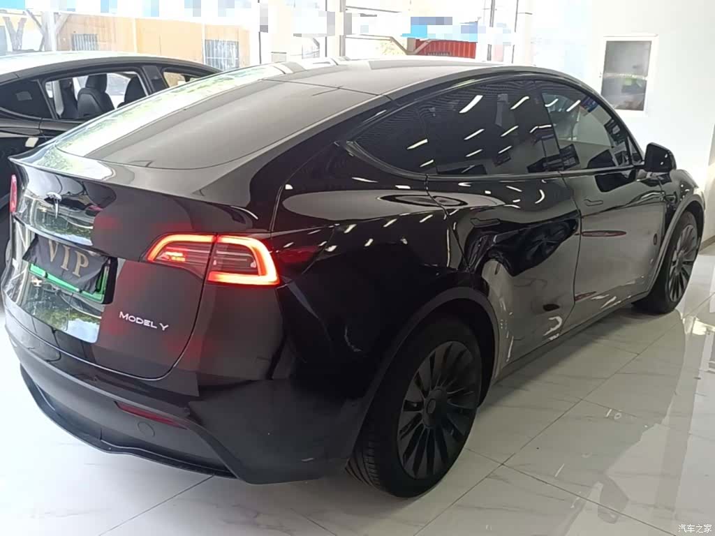 Tesla Model Y, 2023 7