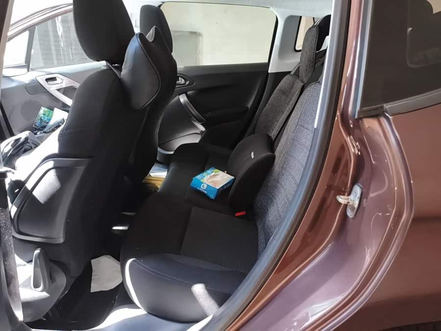Peugeot 2008 2016, фото 15