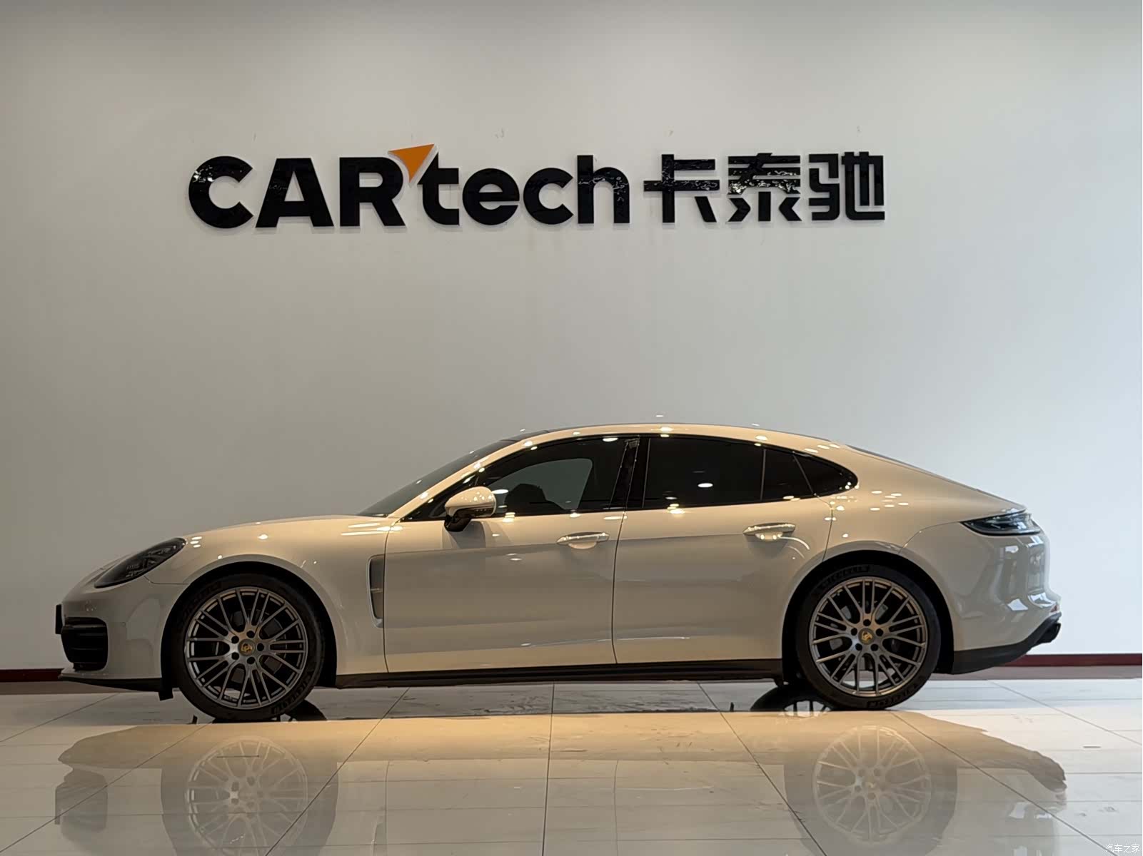 Porsche Panamera, 2023 все фото