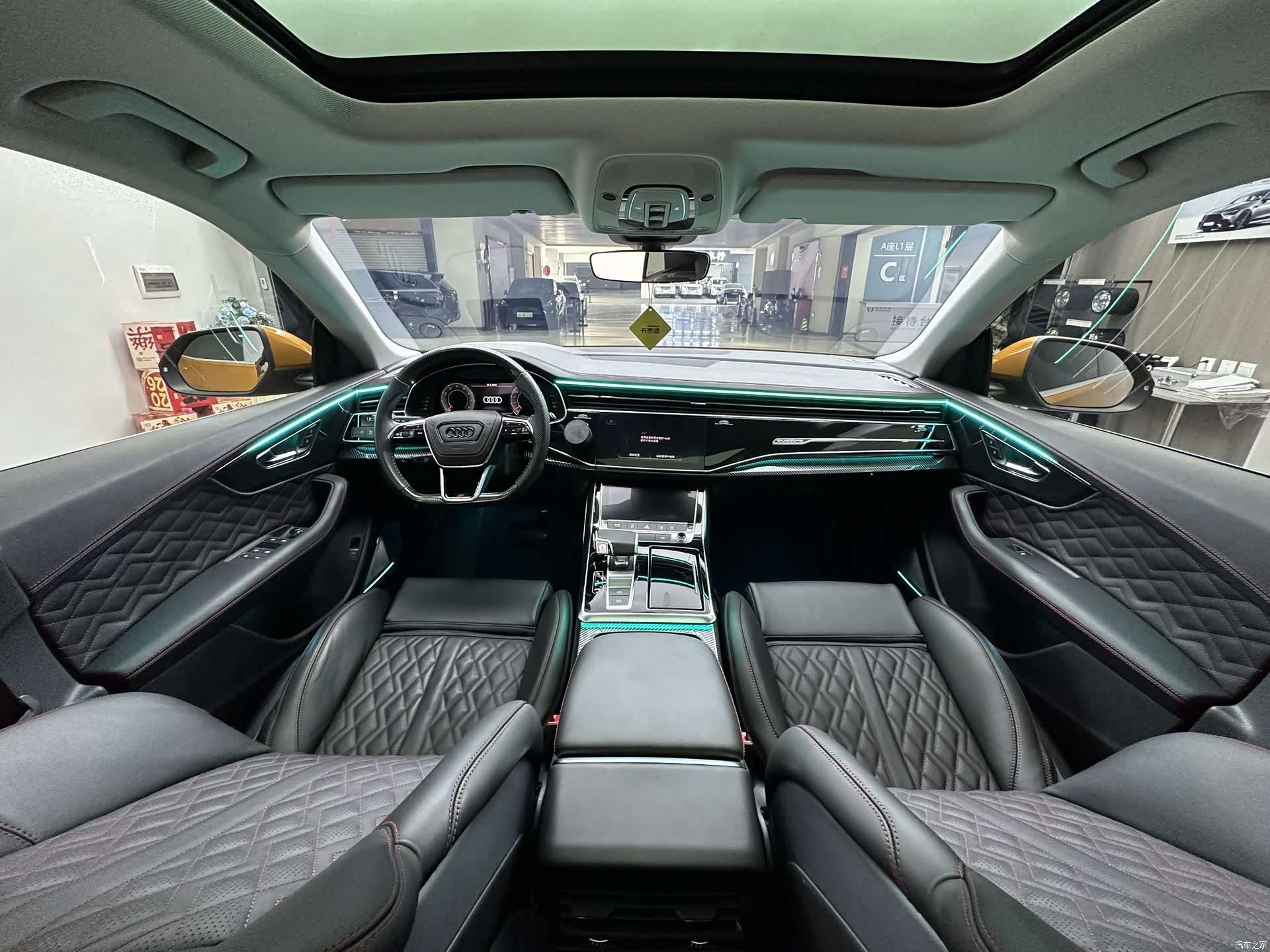 Audi Q8, 2025 10
