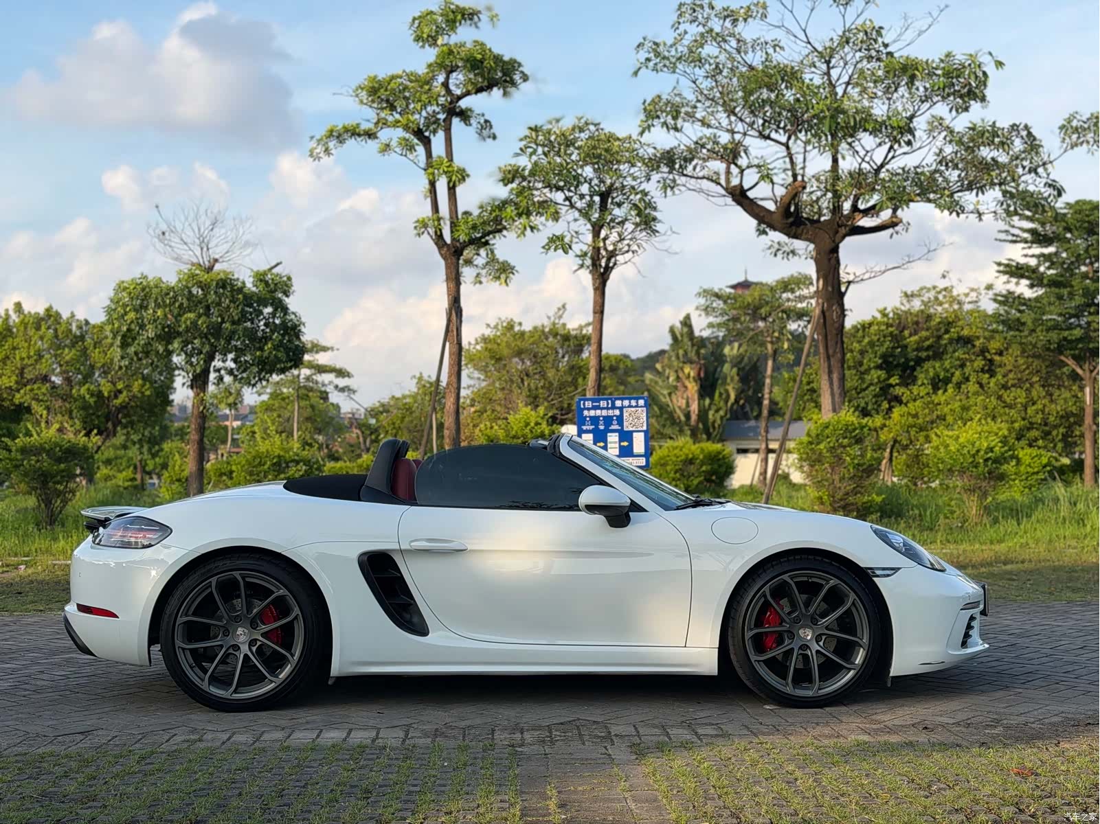 Porsche Boxster, 2018 все фото