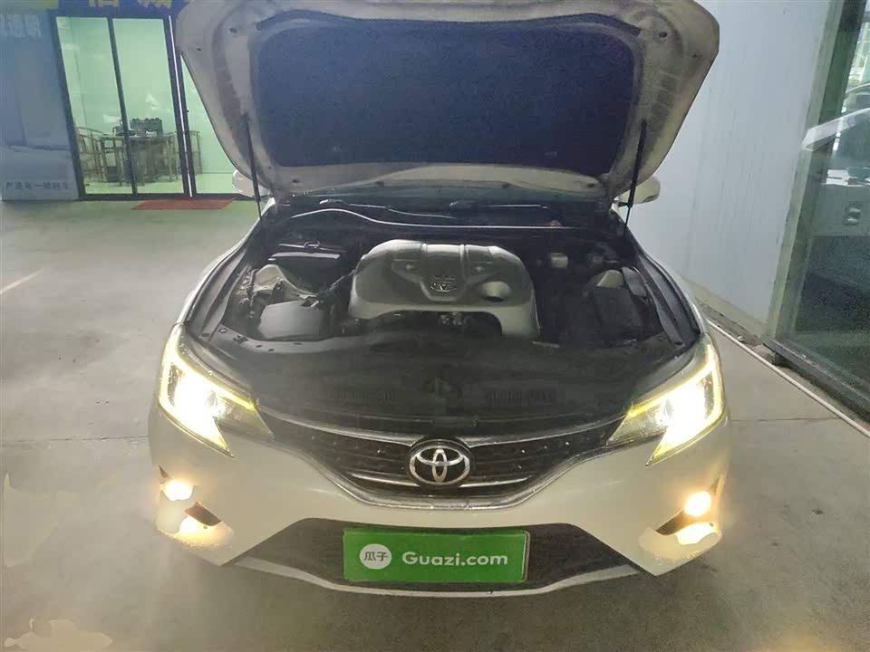 Toyota Reiz