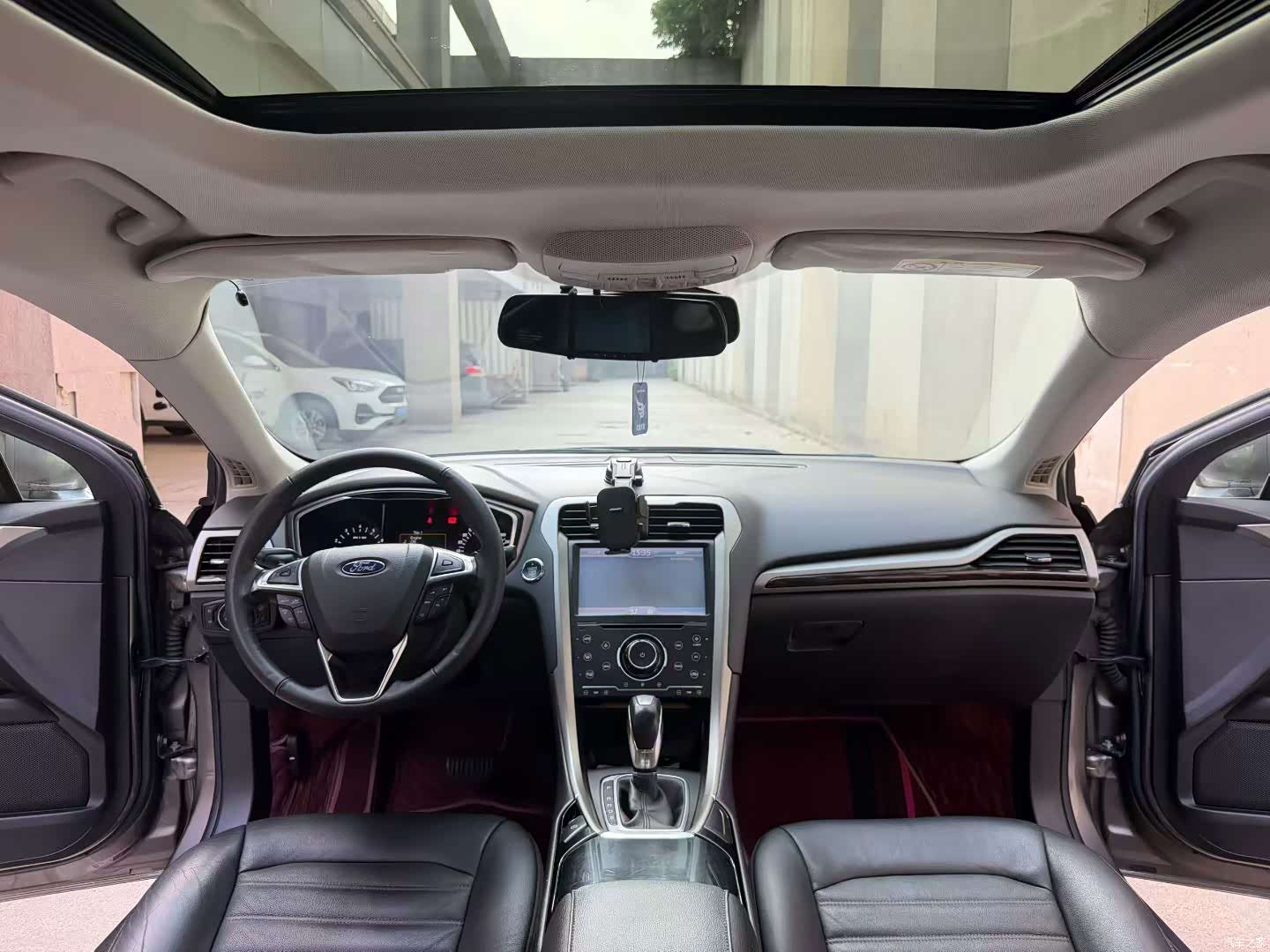 Ford Mondeo, 2015 4