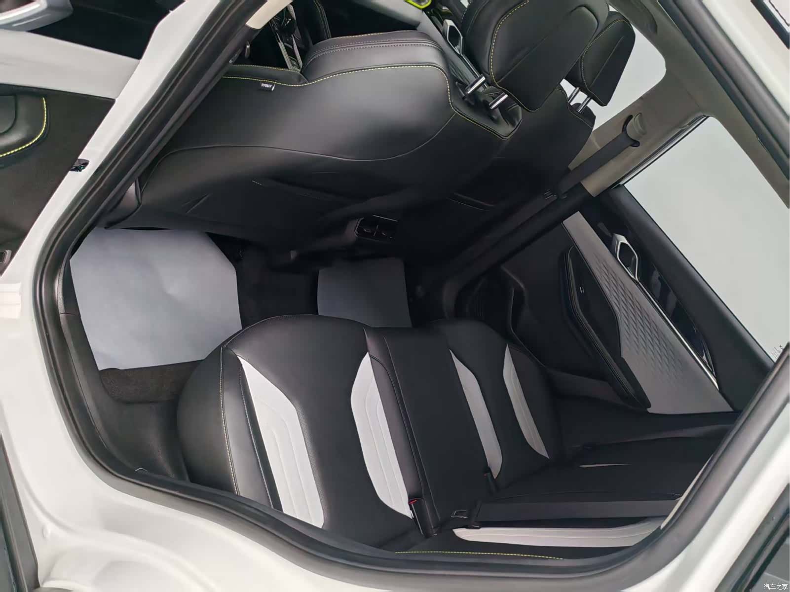 Geely Coolray, 2023 12