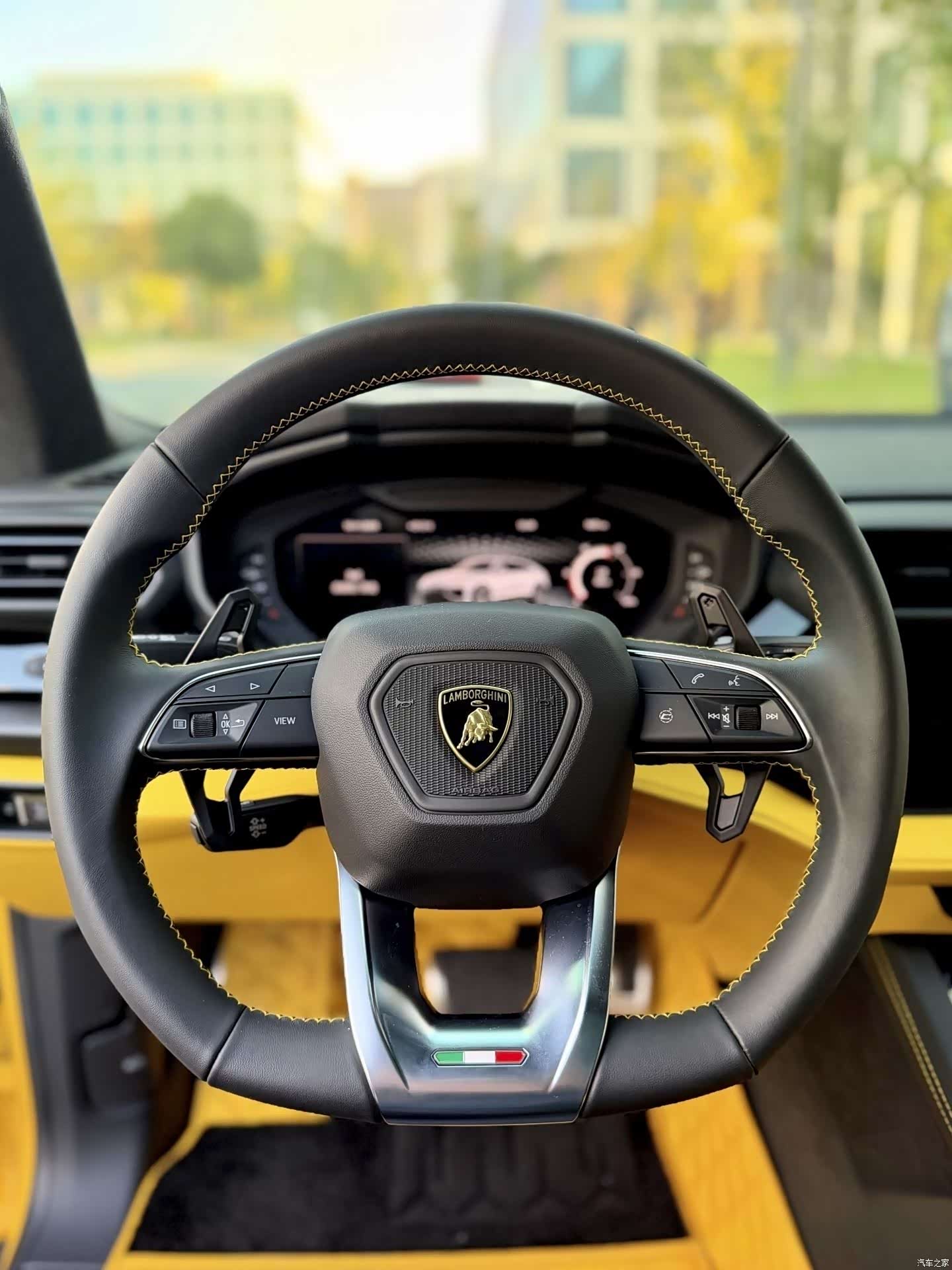Lamborghini Urus, 2023 8