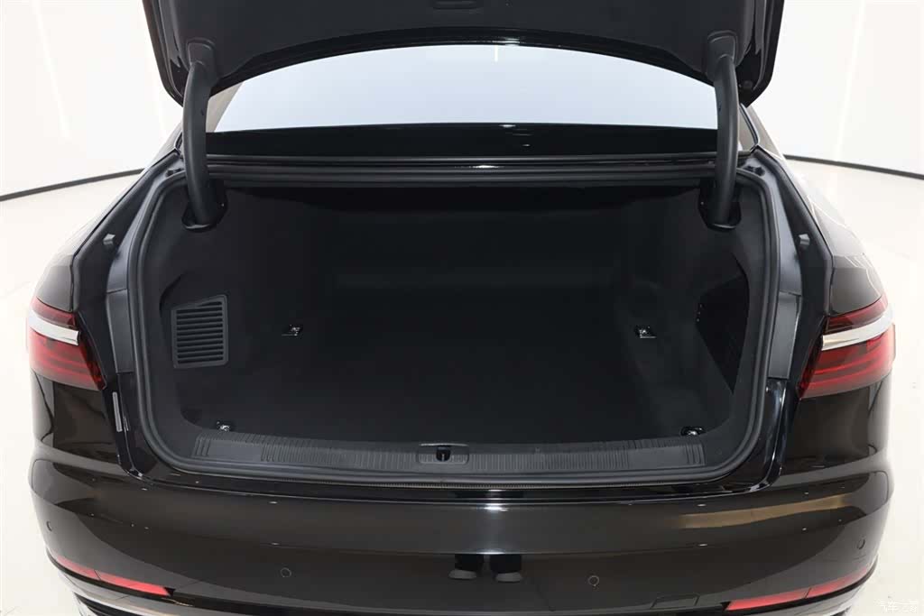 Audi A8L, 2023 28