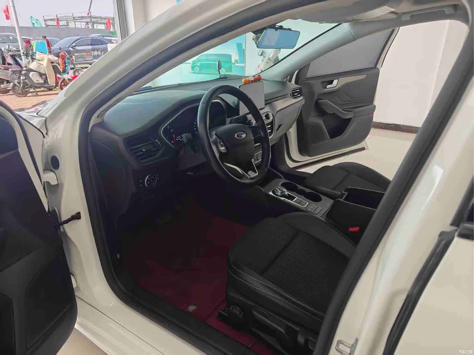 Ford Focus, 2020 все фото